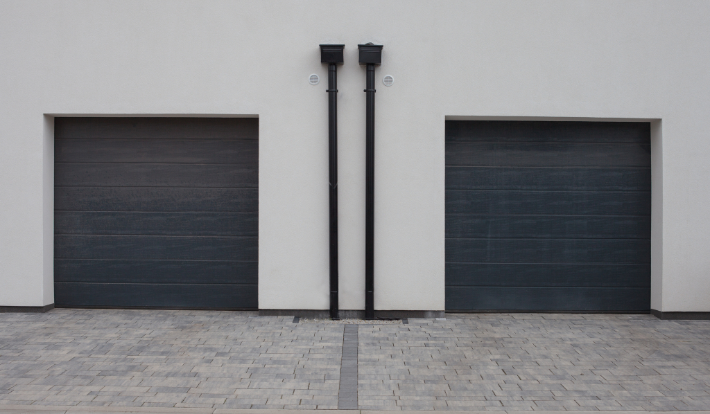 Poser une porte de garage par un spécialiste