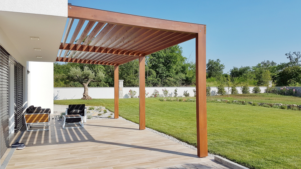 Choisir pergola en bois et sur-mesure adapté à l'espace