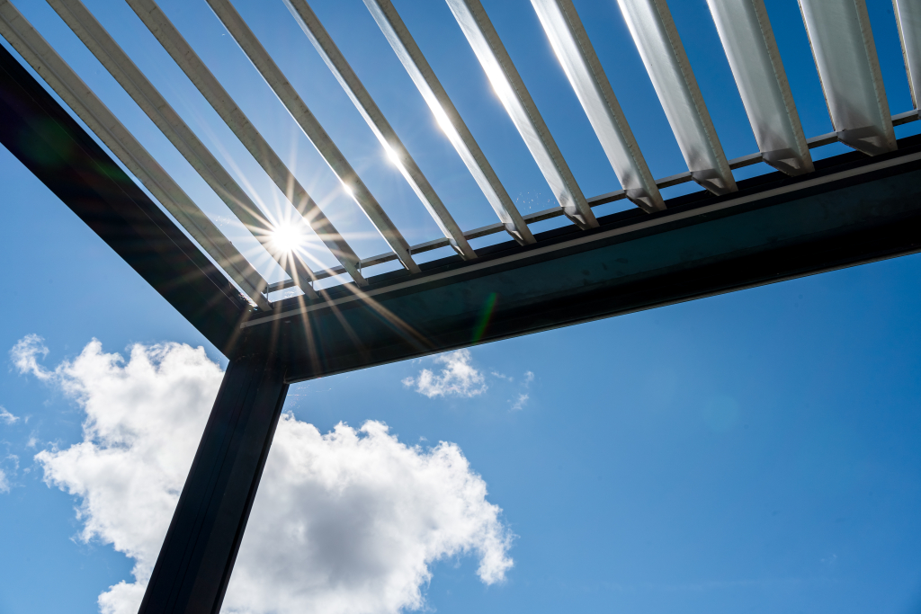 Pergola en aluminium protection et lames modifiables
