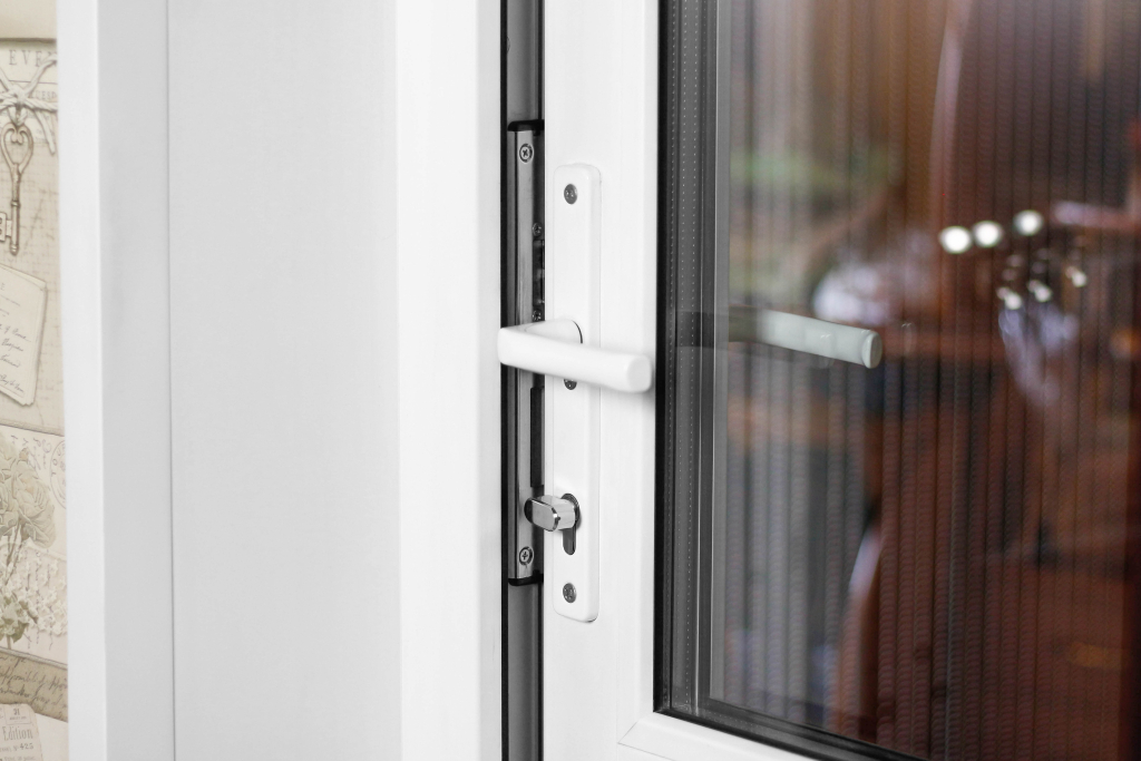 Porte d'entrée en pvc fiable et sécurisée